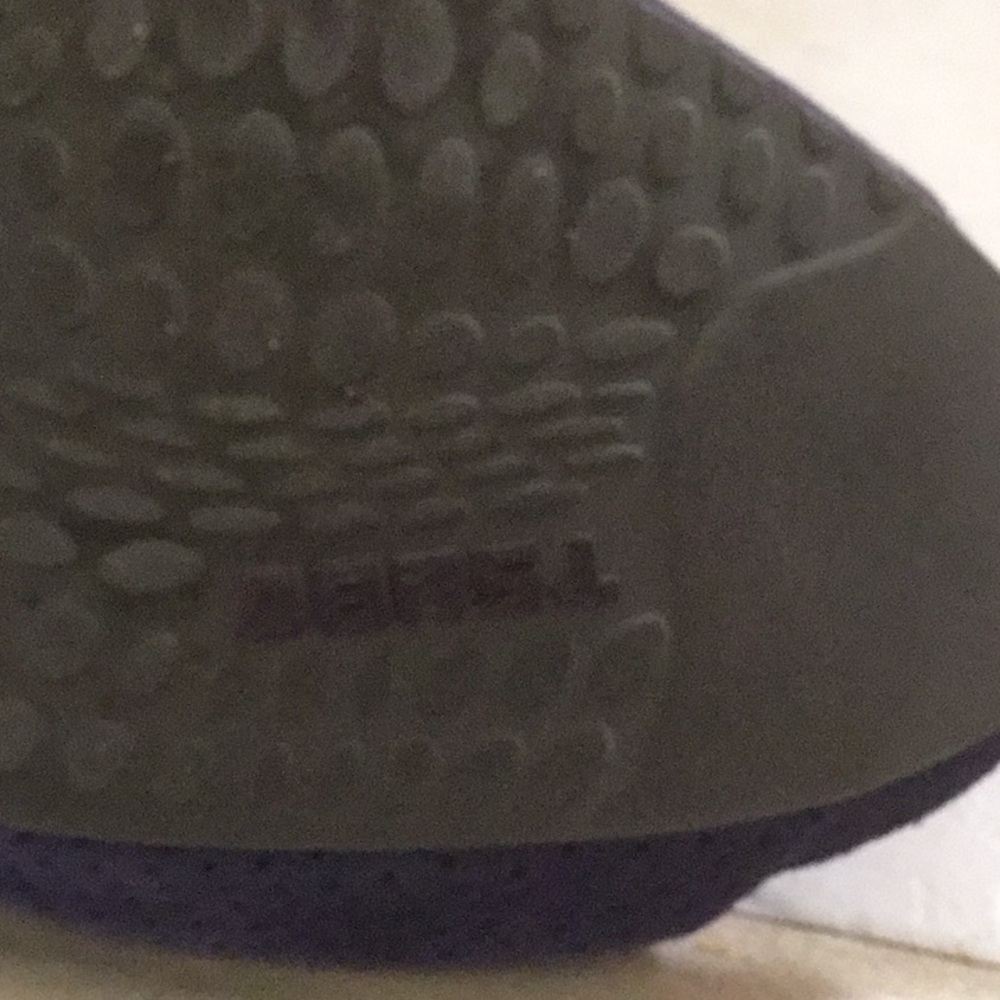 Shoes - Picture 2 of 4